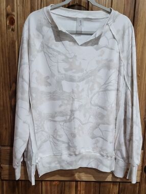 Altar'd State Cream & Light Tan Camo-Style Pullover Sweatshirt